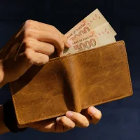 Leather bifold wallet camel